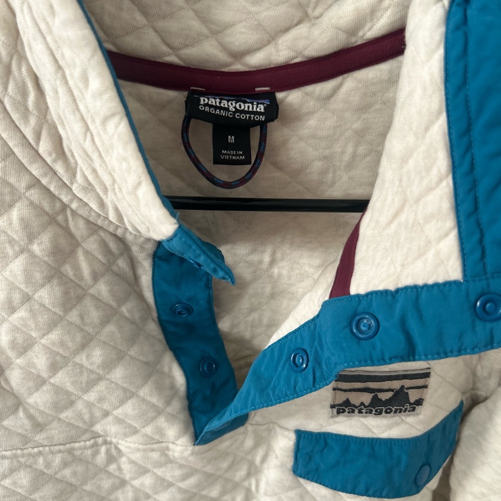 Patagonia Organic Cotton Quilted Pullover in Cream and Blue - Picture 2 of 2